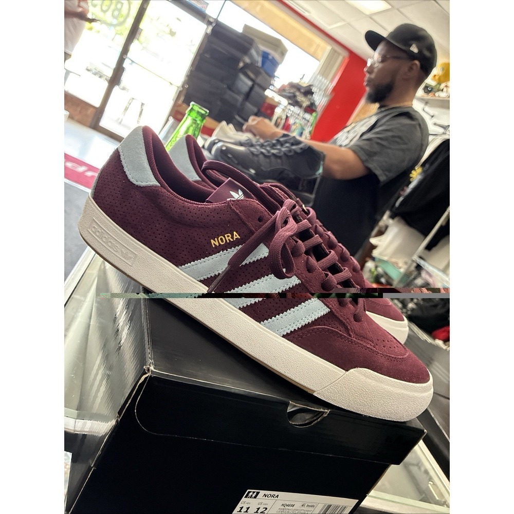 adidas Originals NORA Mens Shoes HQ4698 Maroon Clear Sky White Size 11